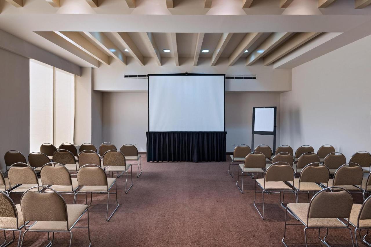 Four Points By Sheraton Galerias Monterrey Zewnętrze zdjęcie A typical conference room