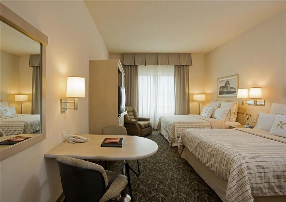 Four Points By Sheraton Galerias Monterrey Pokój zdjęcie A typical hotel room