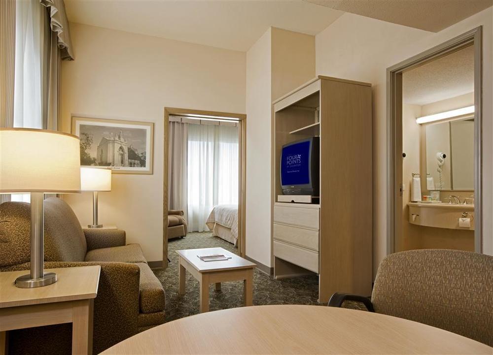 Four Points By Sheraton Galerias Monterrey Zewnętrze zdjęcie A typical suite at the Hilton Prague