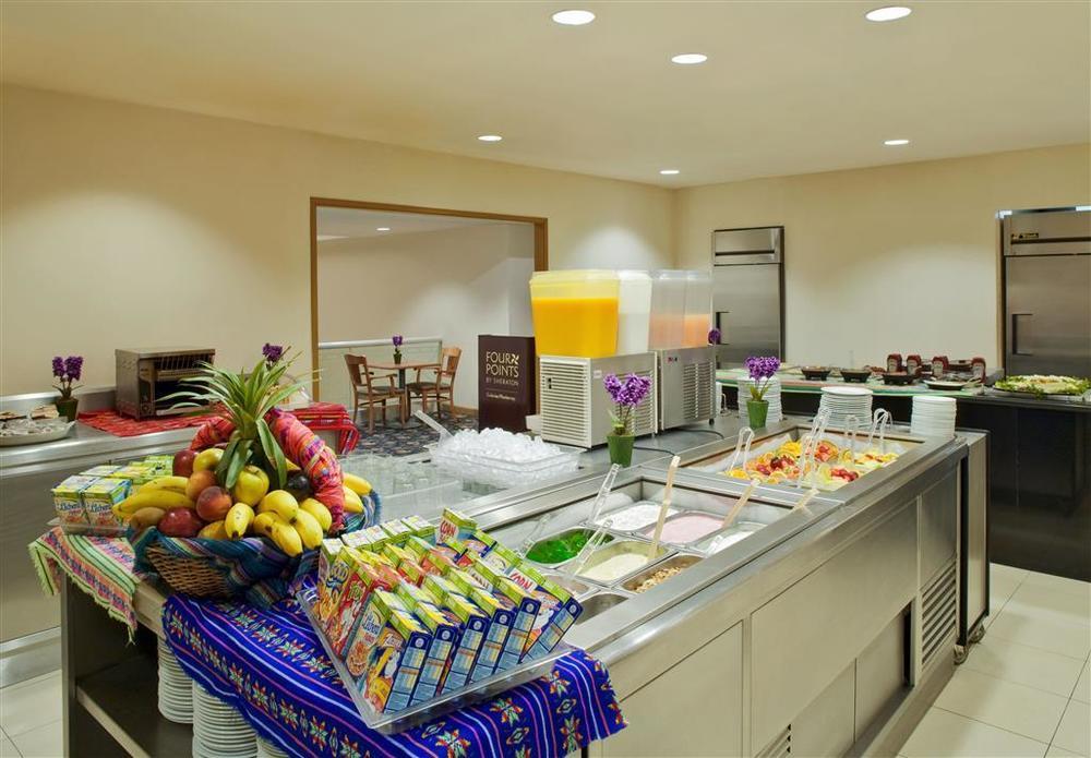 Four Points By Sheraton Galerias Monterrey Restauracja zdjęcie A salad bar