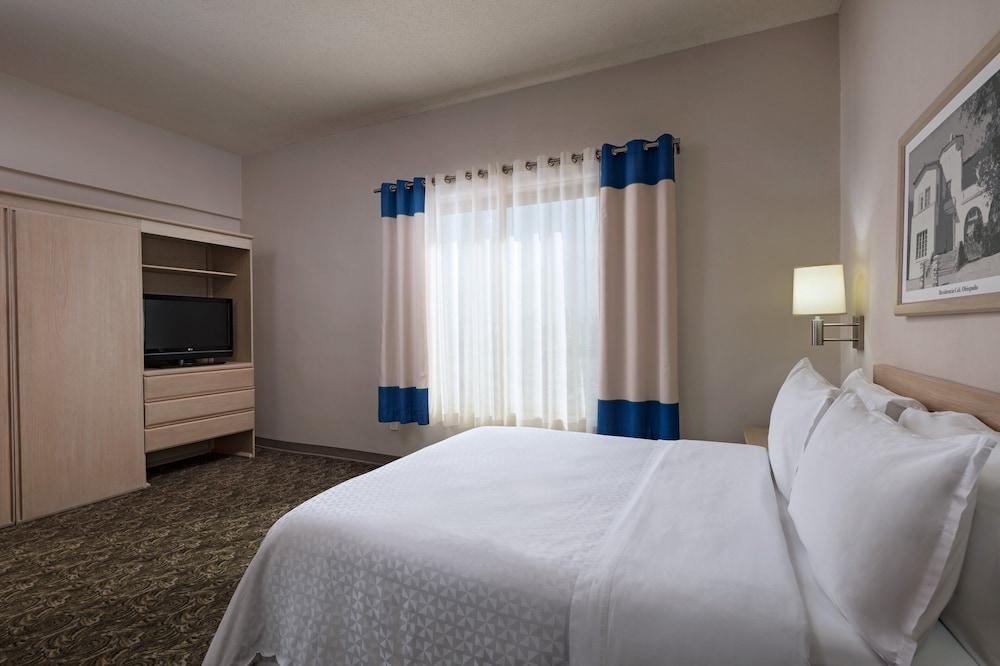 Four Points By Sheraton Galerias Monterrey Zewnętrze zdjęcie A bedroom at the Hilton Garden Inn in San Francisco