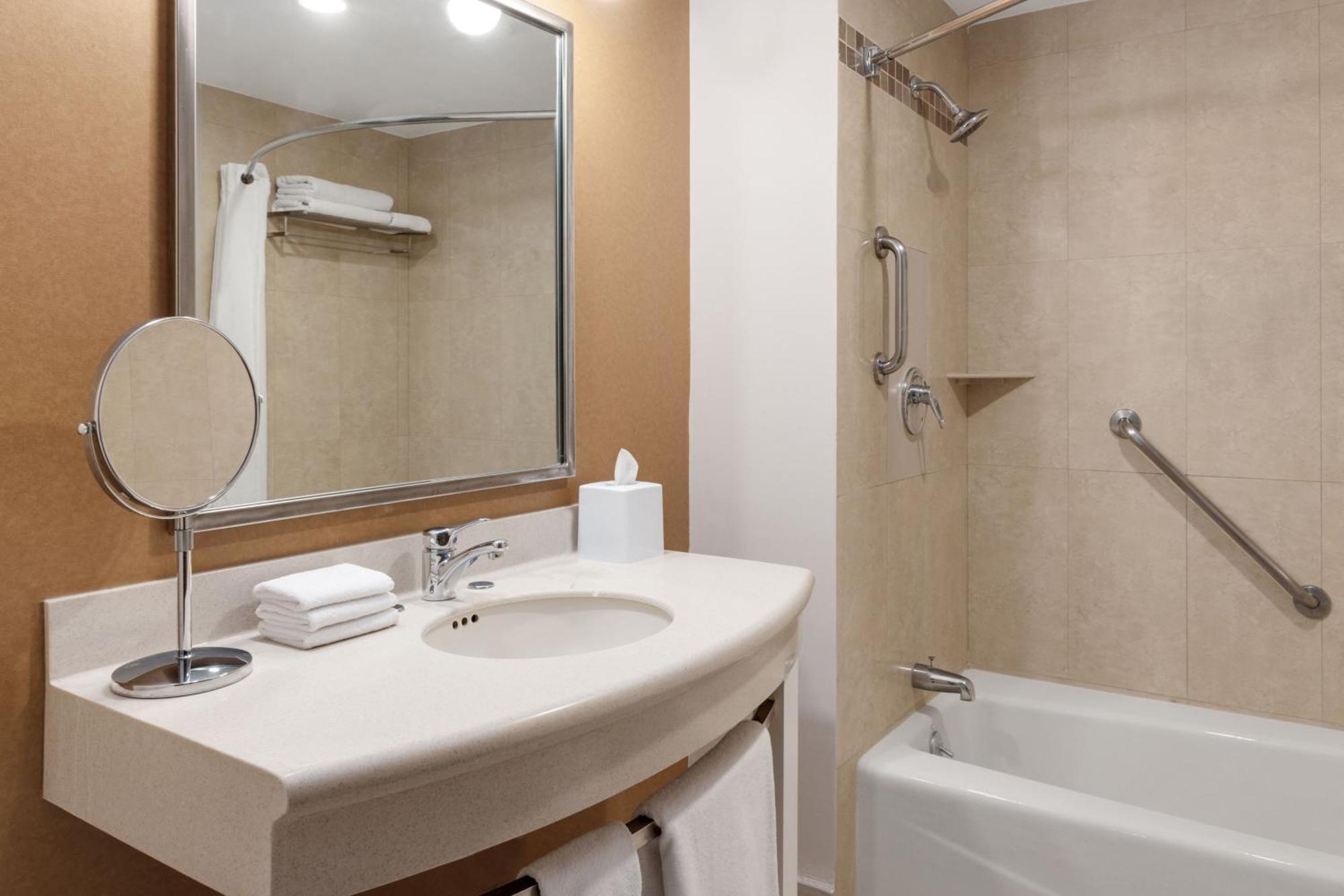 Four Points By Sheraton Galerias Monterrey Zewnętrze zdjęcie Bathroom