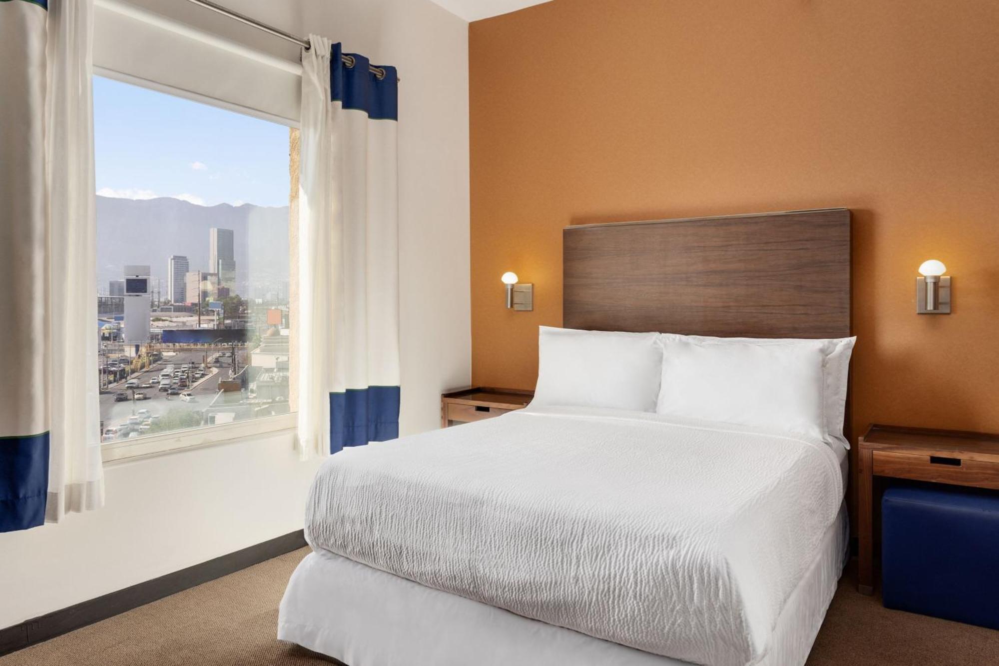 Four Points By Sheraton Galerias Monterrey Zewnętrze zdjęcie A typical bedroom in a Residence Inn