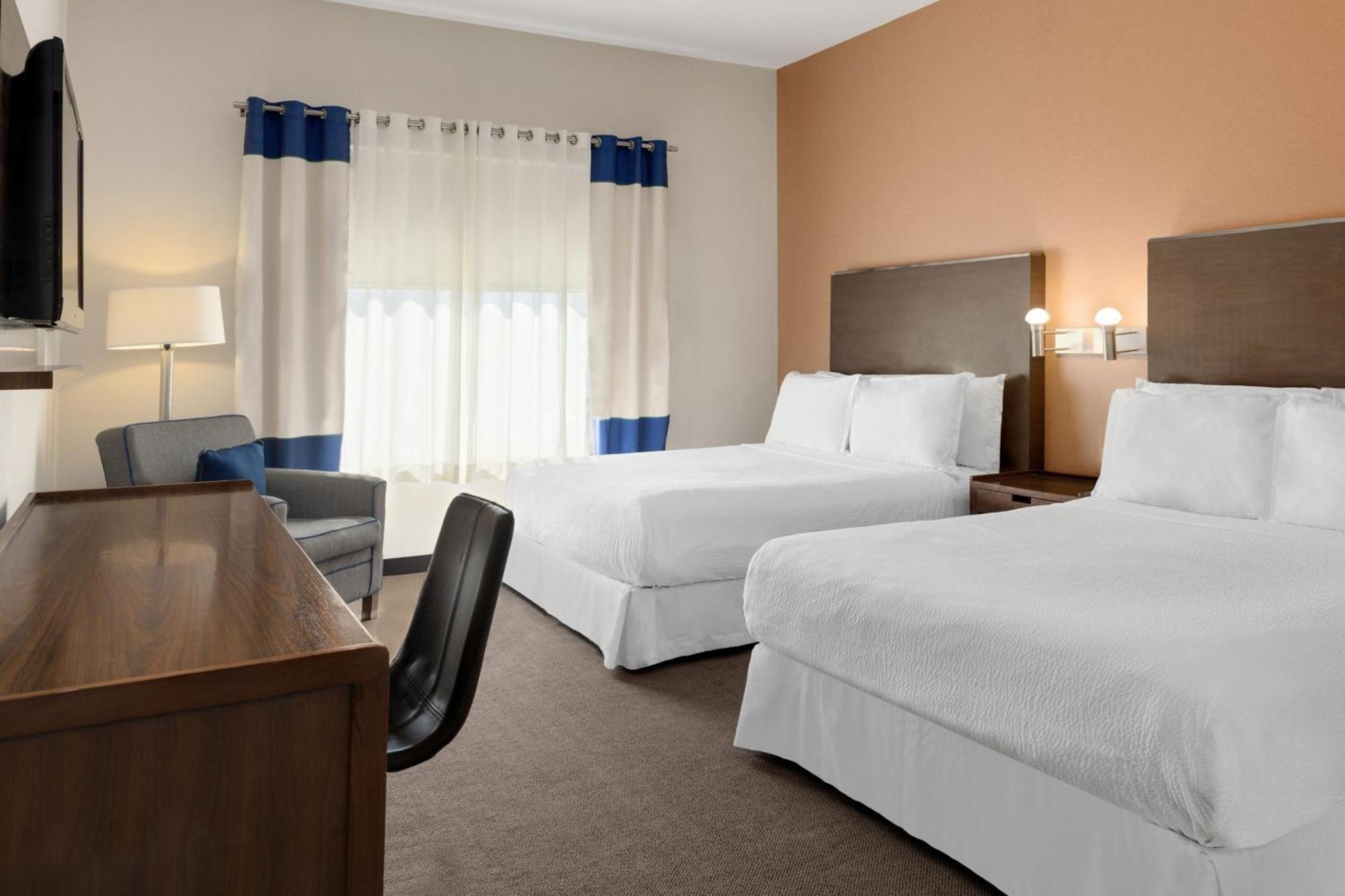 Four Points By Sheraton Galerias Monterrey Zewnętrze zdjęcie A typical guest room at an extended stay hotel